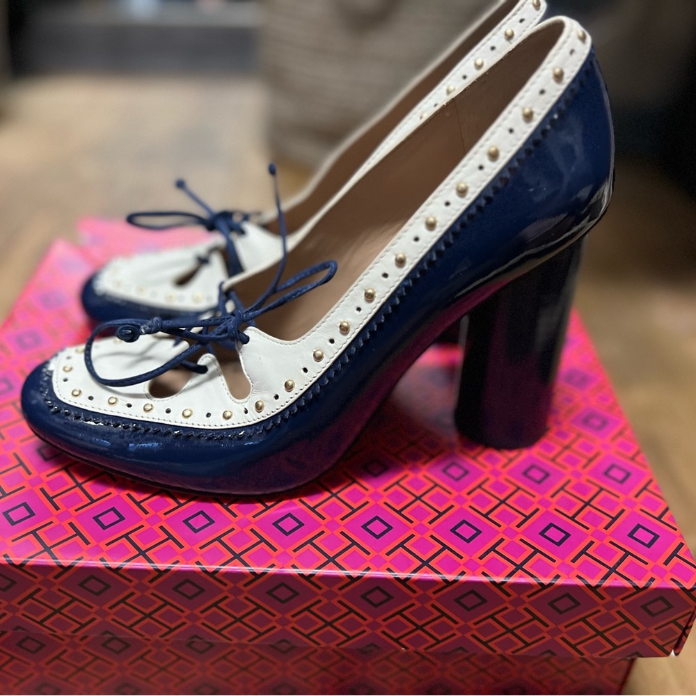 Feminine yet powerful Statement shoe! Blue and White pump wear ALL SEASONS!